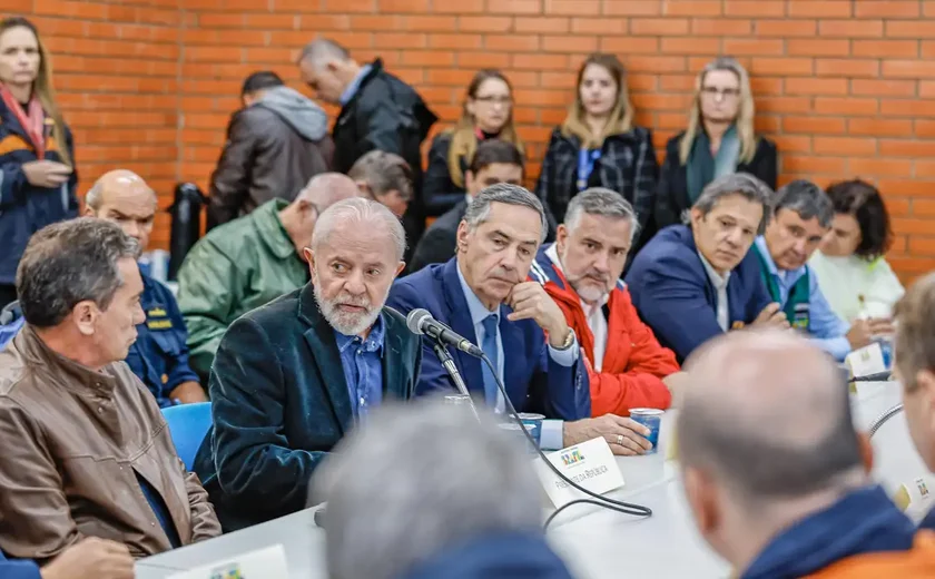 Atingidos por enchentes no Rio Grande do Sul terão ajuda de R$ 5 mil
