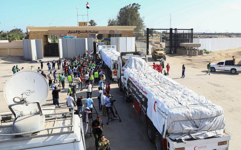 Alimentos e 30 mil kits de higiene: Píer de R$ 1,6 bi construído pelos EUA em Gaza recebe primeiros caminhões de ajuda