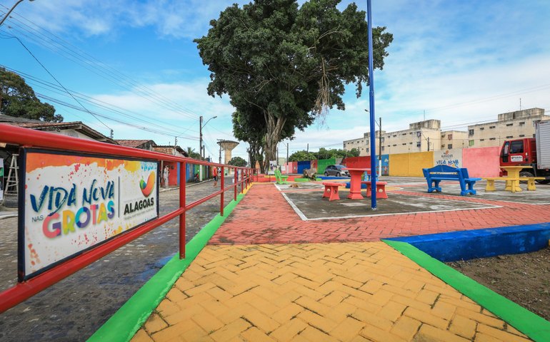 Governador inaugura a 45ª grota transformada pelas obras do Vida Nova nas Grotas