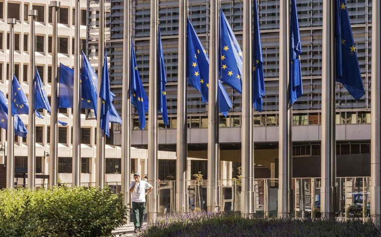 UE busca apoio de capitais europeias para congelar ativos russos, aponta analista