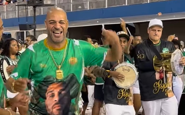 'Será inesquecível', diz Adriano, homenageado por escola de samba de São Paulo