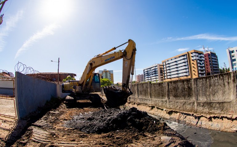 Renasce Salgadinho: Prefeitura inicia intervenções no Riacho Águas Férreas
