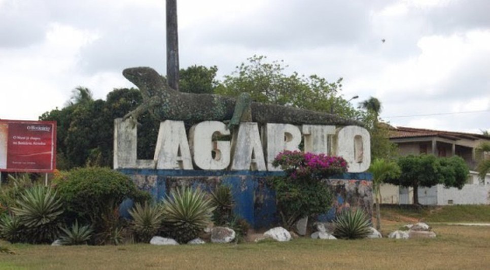 Motorista invade preferencial, atropela motociclista e é detido por populares em Lagarto
