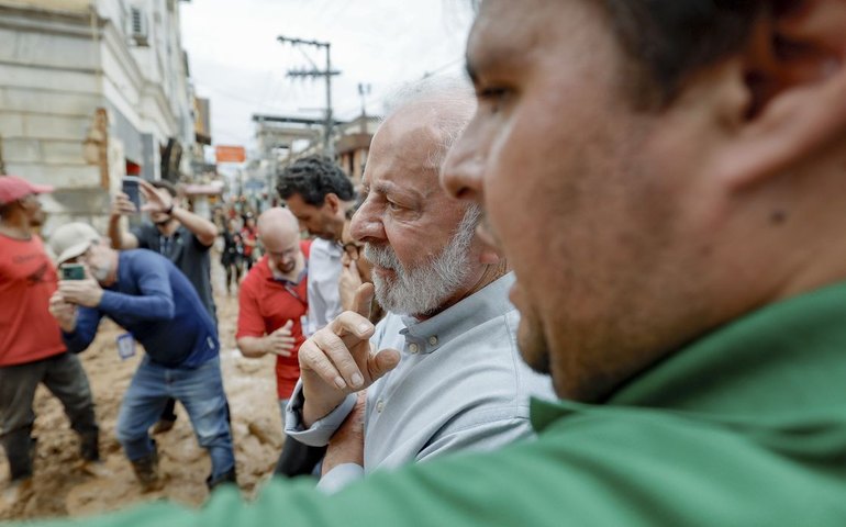 Perdas materiais serão recuperadas, diz Lula em visita a Minas Gerais