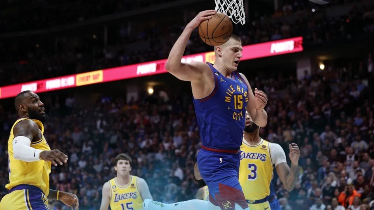 Atual campeão, Denver abre a temporada da NBA com triple-double de Jokic e vitória sobre Lakers