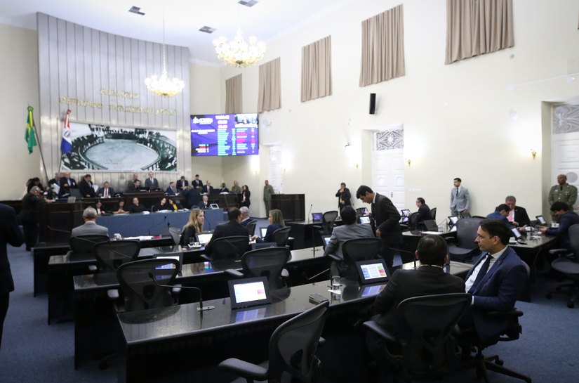 Em sessões extraordinárias da ALE, deputados aprovam projeto de rateio do Fundef