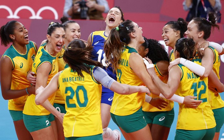 Brasil supera doping de Tandara e avança à final no vôlei feminino em Tóquio