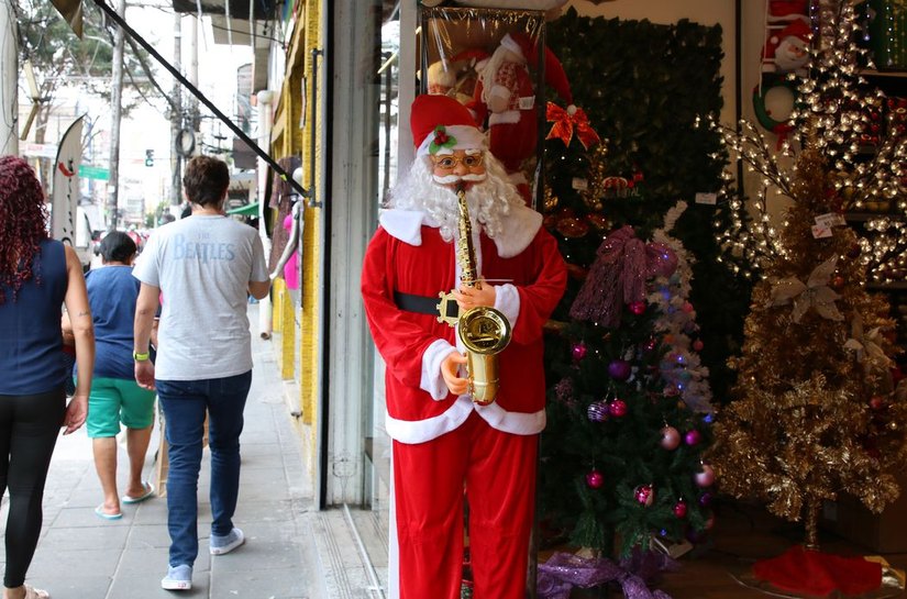 Entenda os direitos do consumidor para trocas de presentes de Natal