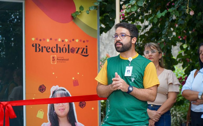 MVV entrega contêiner para Pestalozzi Arapiraca montar loja para mães de usuários