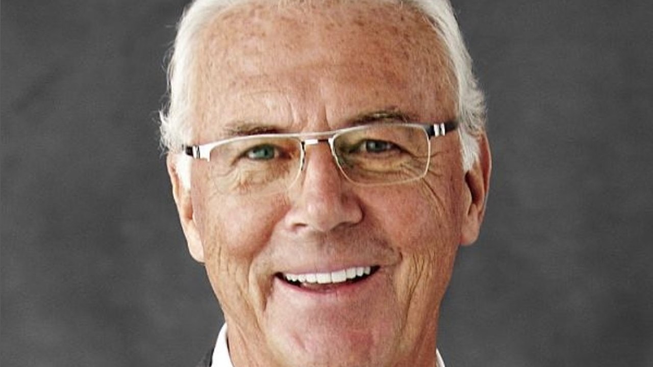 Bayern homenageia Beckenbauer em cerimônia na Allianz Arena: 'Grande alemão'