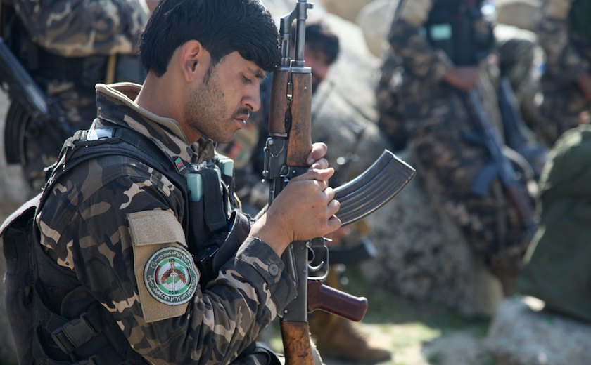 Afeganistão declara toque de recolher para evitar infiltração do Taleban
