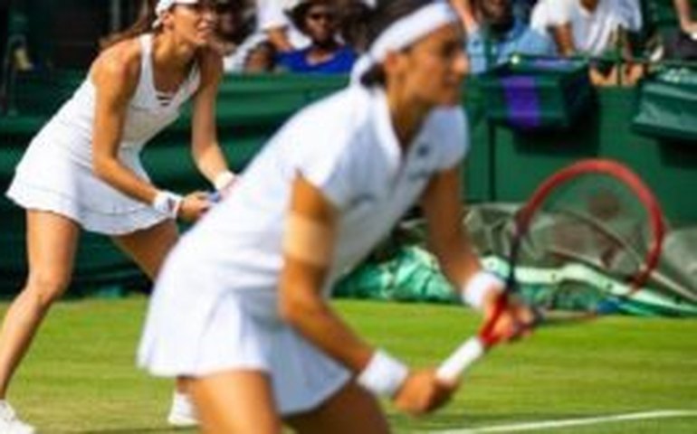 Luisa Stefani e Schuurs superam dupla russa e se garantem nas quartas do WTA 1000 de Doha