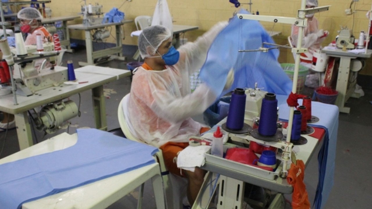 Coronavírus: Programa Ronda no Bairro inicia produção artesanal de máscaras de proteção