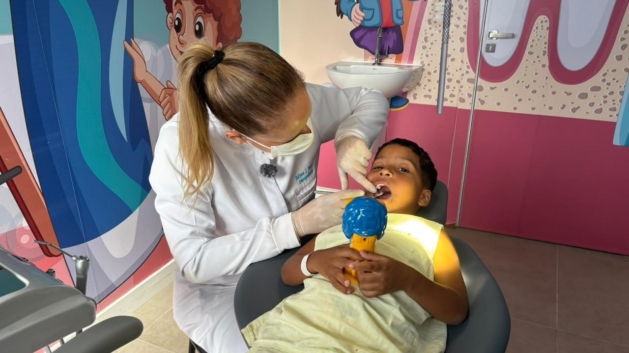 Dentistas do Hospital da Criança orientam sobre cuidados com a higiene bucal