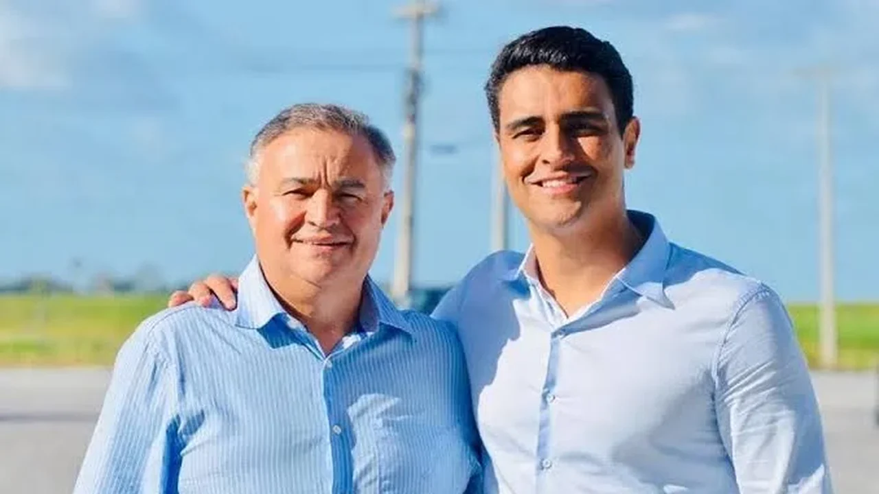 Justiça procura R$ 677 mil nas contas de JHC e João Caldas, mas encontra R$ 177 mil com o filho e apenas R$ 2,8 mil com o pai