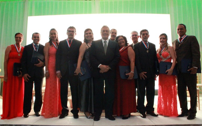 Medalha Silvio Vianna reconhece mérito de servidores públicos do Estado