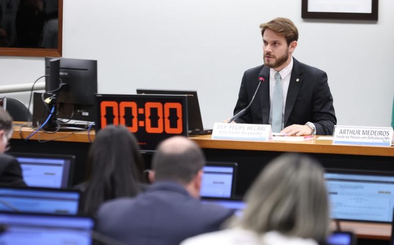 Comissão aprova projeto que permite a dedução no Imposto de Renda dos gastos com cão-guia