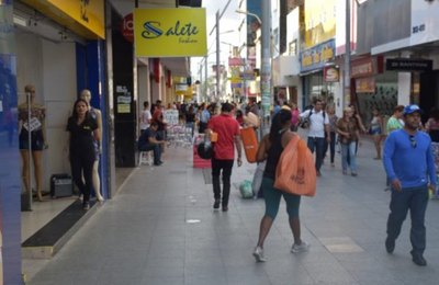 Consumidores com renda de até 10 salários retomam o consumo em Maceió 