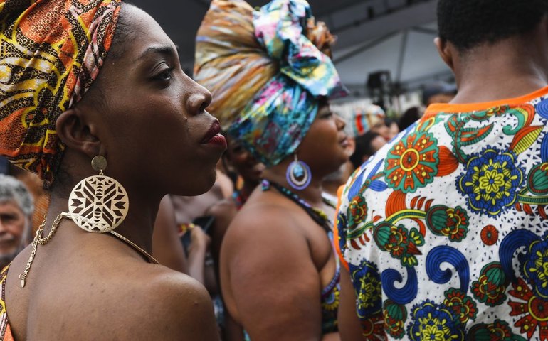 Hoje é Dia destaca consciência negra, trânsito e Rachel de Queiroz
