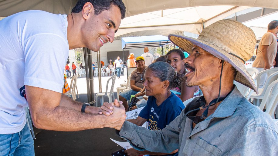 Prefeito JHC humaniza ações no Vale do Reginaldo e moradores vivem nova realidade