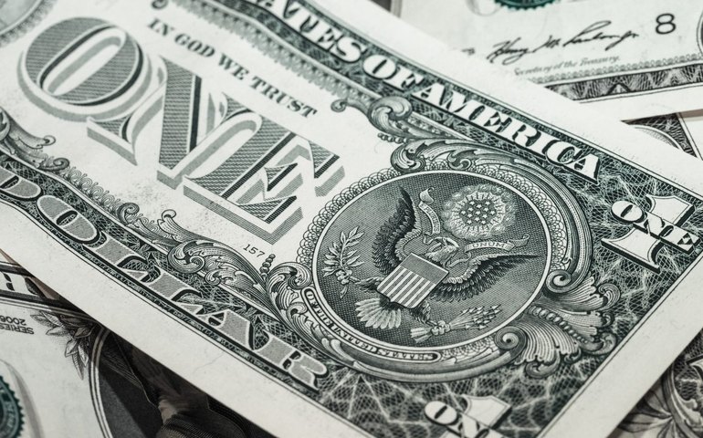 Com pressão do exterior, moeda sobe 1,59%