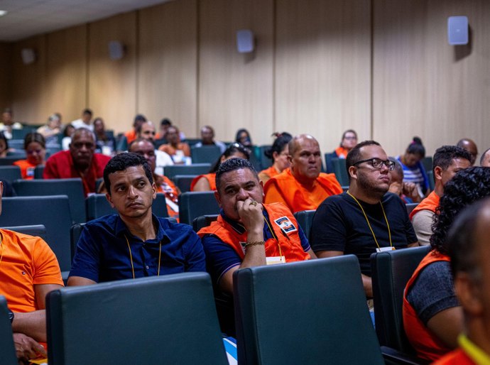 Voluntários participam de formação para atuar no Núcleo Comunitário de Defesa Civil