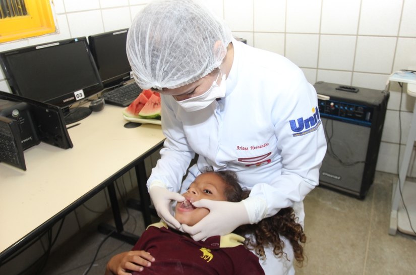 Sorriso na Escola: Projeto piloto realiza tratamento bucal em crianças de Marechal