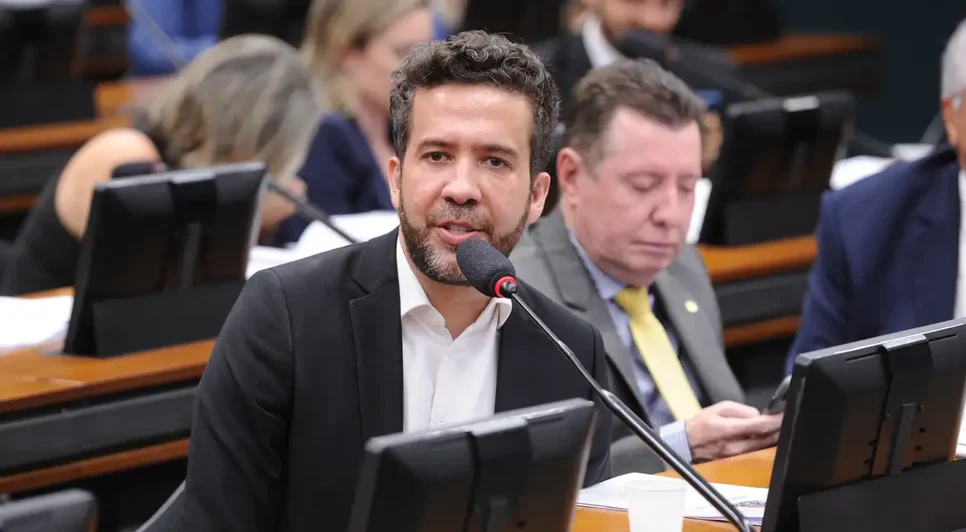 Janones disse que irá torcer para Neymar trazer o hexa