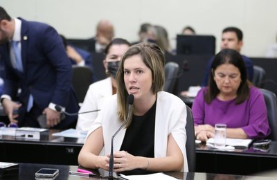 Deputada Cibele Moura vota a favor do QO dos militares e cobra  QO dos bombeiros 