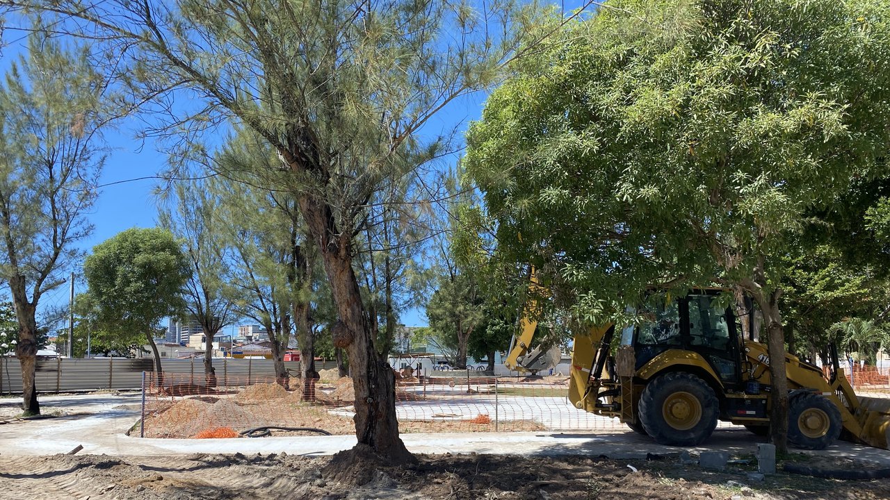 Obras de revitalização da Praça da Faculdade avançam e chegam a 70% de execução