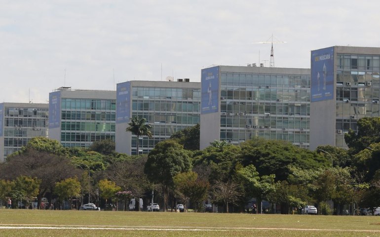 Superávit primário do Governo Central cai 40% em outubro