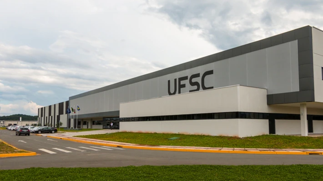 Justiça manda UFSC matricular cotista que não tinha computador para inscrição