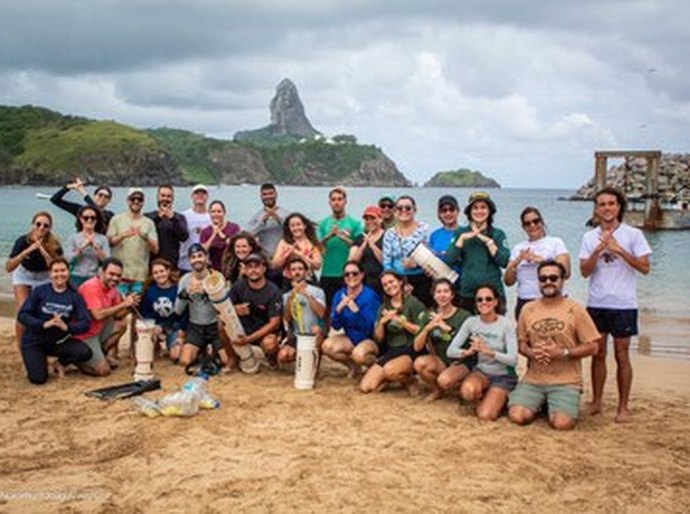 Professor da Ufal capacita mergulhadores em Noronha para manejo com peixe-leão