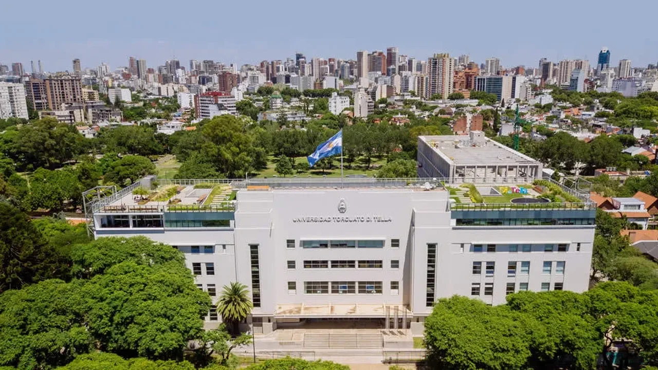 Livro sobre implicações sociais da IA é destaque em congresso de Ciência Política da América Latina