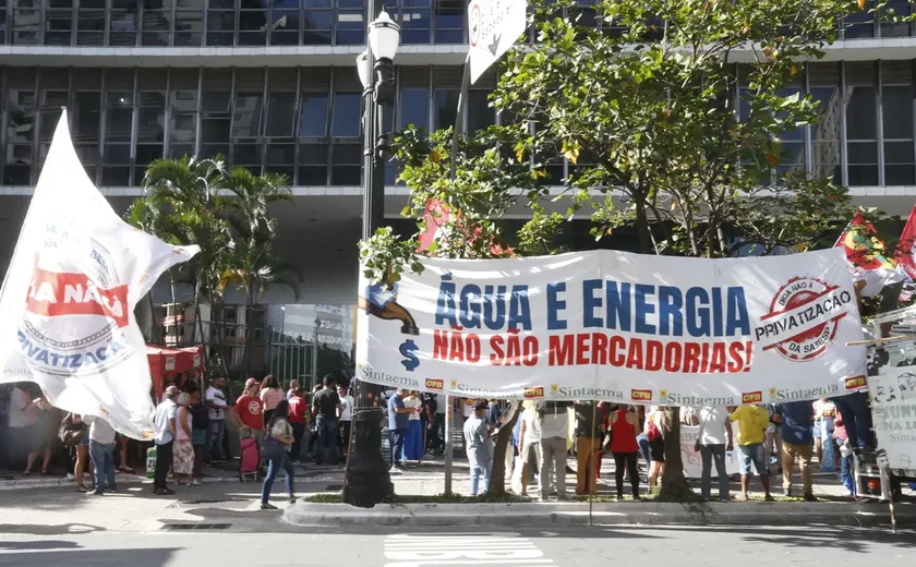 Vereadores de SP retomam votação da privatização da Sabesp