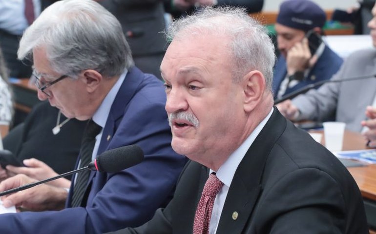 Comissão aprova atendimento especializado a idosos em hospitais de grande porte