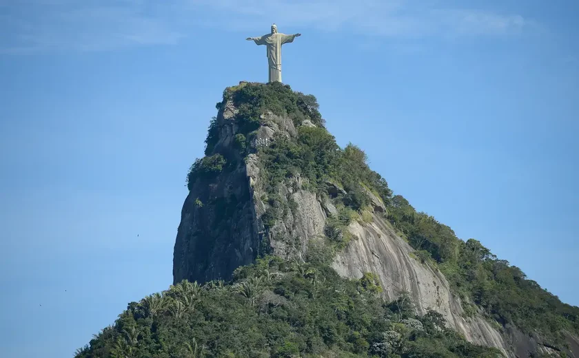 Como paraquedistas chegaram até a mão do Cristo Redentor para saltar? Entenda