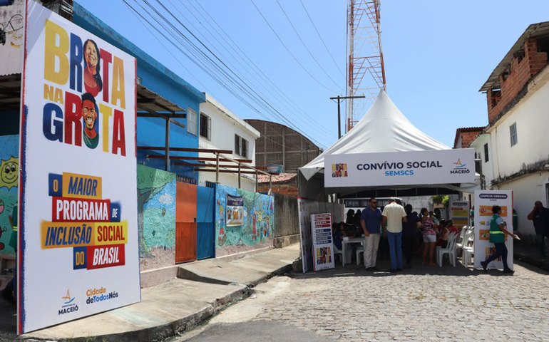Convívio Social inicia ações do Brota na Grota na comunidade do Santo Amaro, no Jacintinho