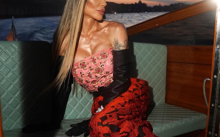 Maya Massafera usa vestidos de estilistas renomados no Festival de Veneza