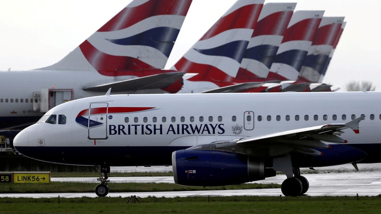 Incêndio próximo a aeroporto de Heathrow paralisa voos em todo o mundo