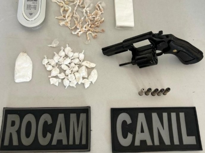PM apreende três armas de fogo e flagra crime de tráfico durante ações no interior