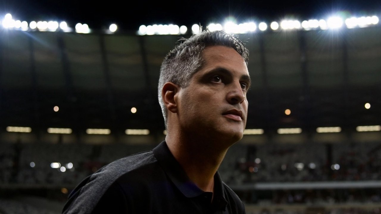 Corinthians desiste de auxiliar técnico que publicou foto em ato antidemocrático