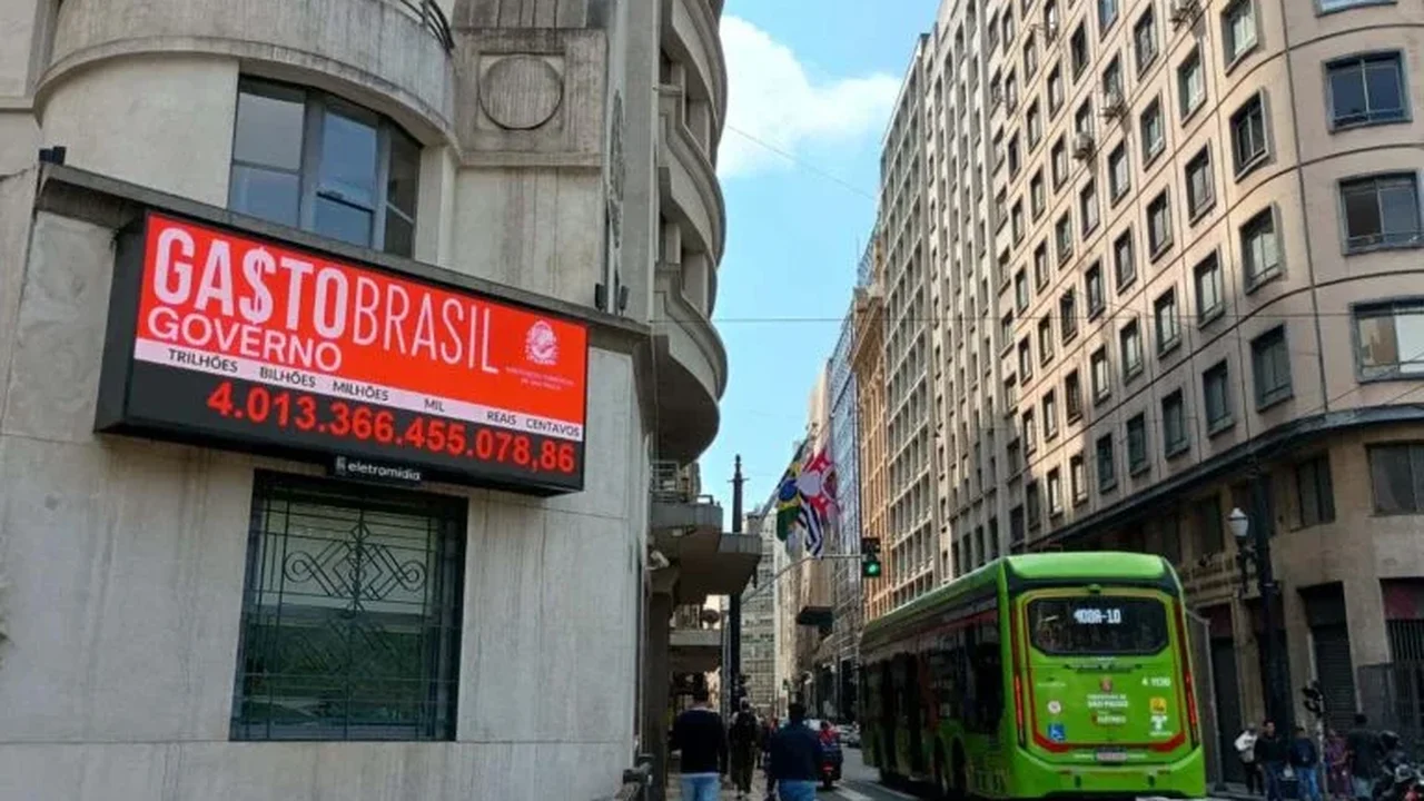 Gasto com juros do setor público soma R$ 105,934 bi em agosto, revela BC