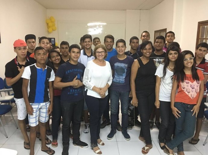 Prefeita Eliza Alves se reúne com alunos da Escola Fernandina Malta