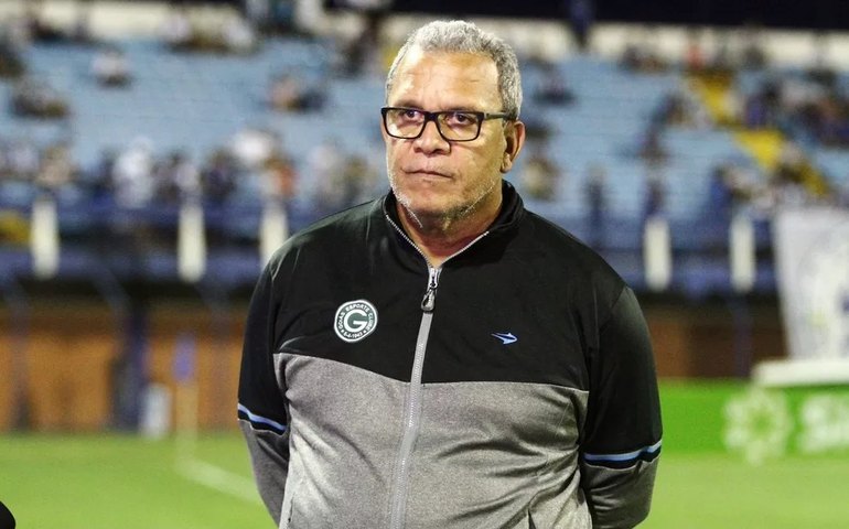 Hélio dos Anjos projeta evolução da Ponte fora de casa para brigar pelo acesso
