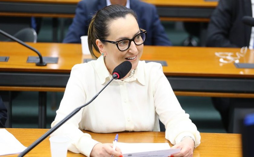 Comissão aprova projeto que assegura acompanhante para pessoas com deficiência durante consulta e internação