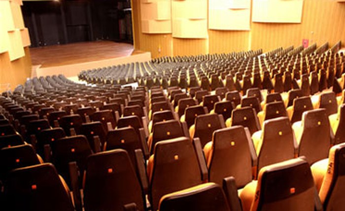 Teatro Gustavo Leite sofre com a falta de manutenção Teatro Gustavo Leite sofre com a falta de manutenção