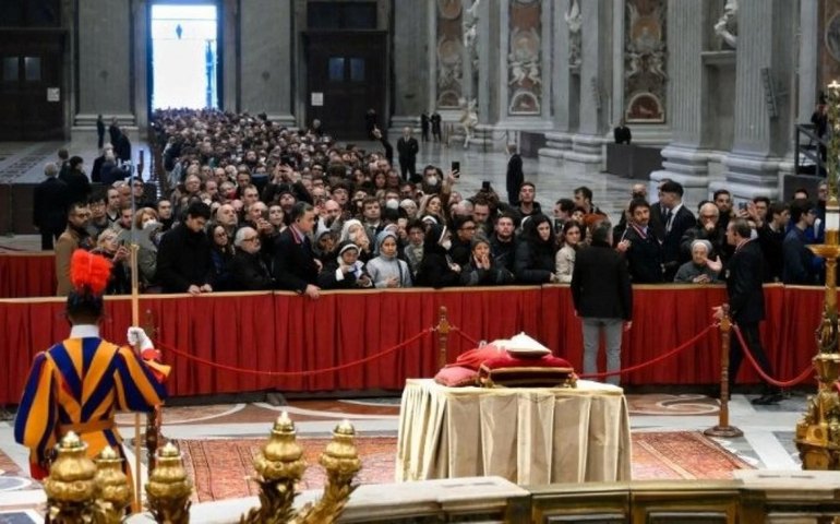 Capela da Basílica de São Pedro é aberta para último adeus a Bento XVI