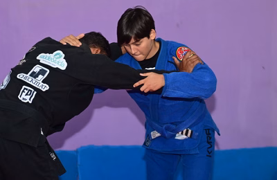 Projeto Ela Se Garante na Luta oferta bolsas gratuitas de jiu-jitsu para mulheres em Penedo