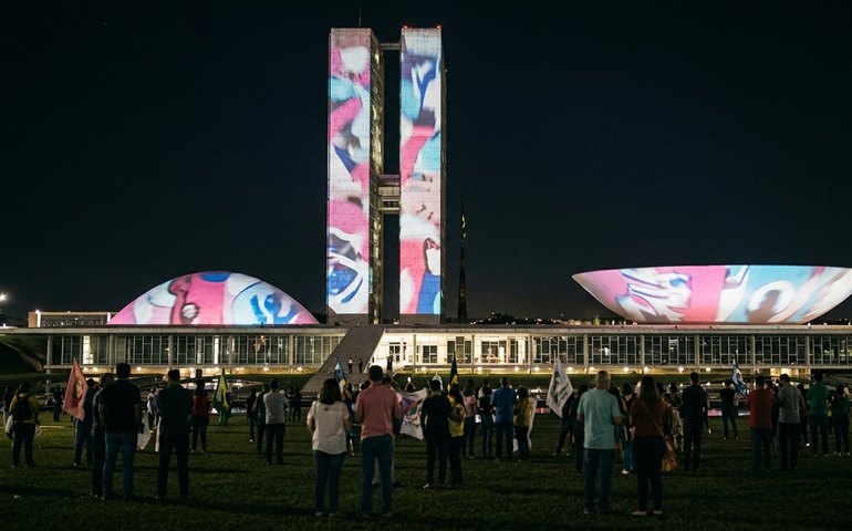 Projeção no Congresso homenageia Dia Nacional do Orgulho Trans e Travesti